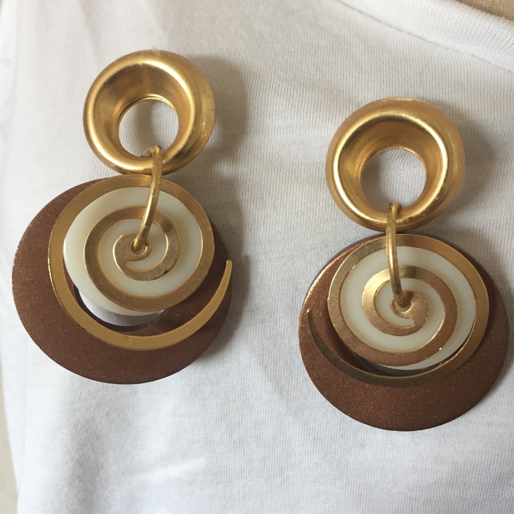 90’s gold tone spiral and wood dangle earrings